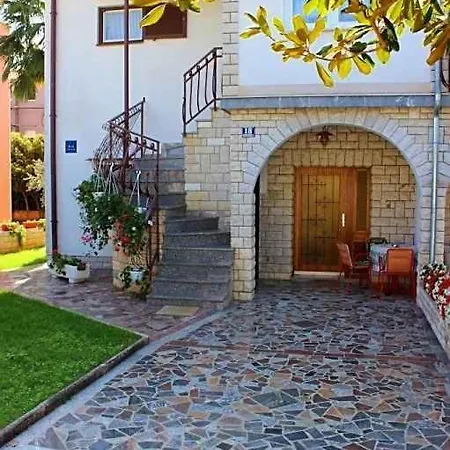 Διαμέρισμα In With Three-bedrooms 1