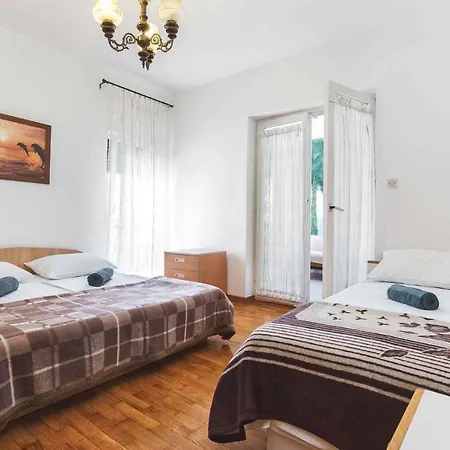 In With Three-bedrooms 1 Διαμέρισμα