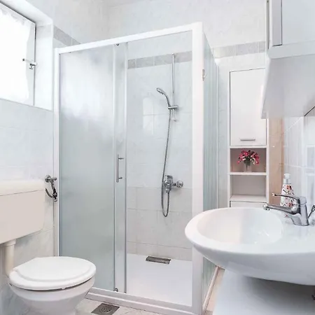 Apartment In With Three-bedrooms 1 Porec